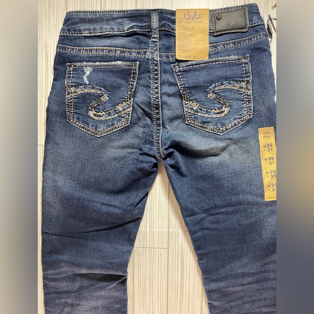 Women’s Classic Blue Jeans - Dark Wash - Picture 4 of 7